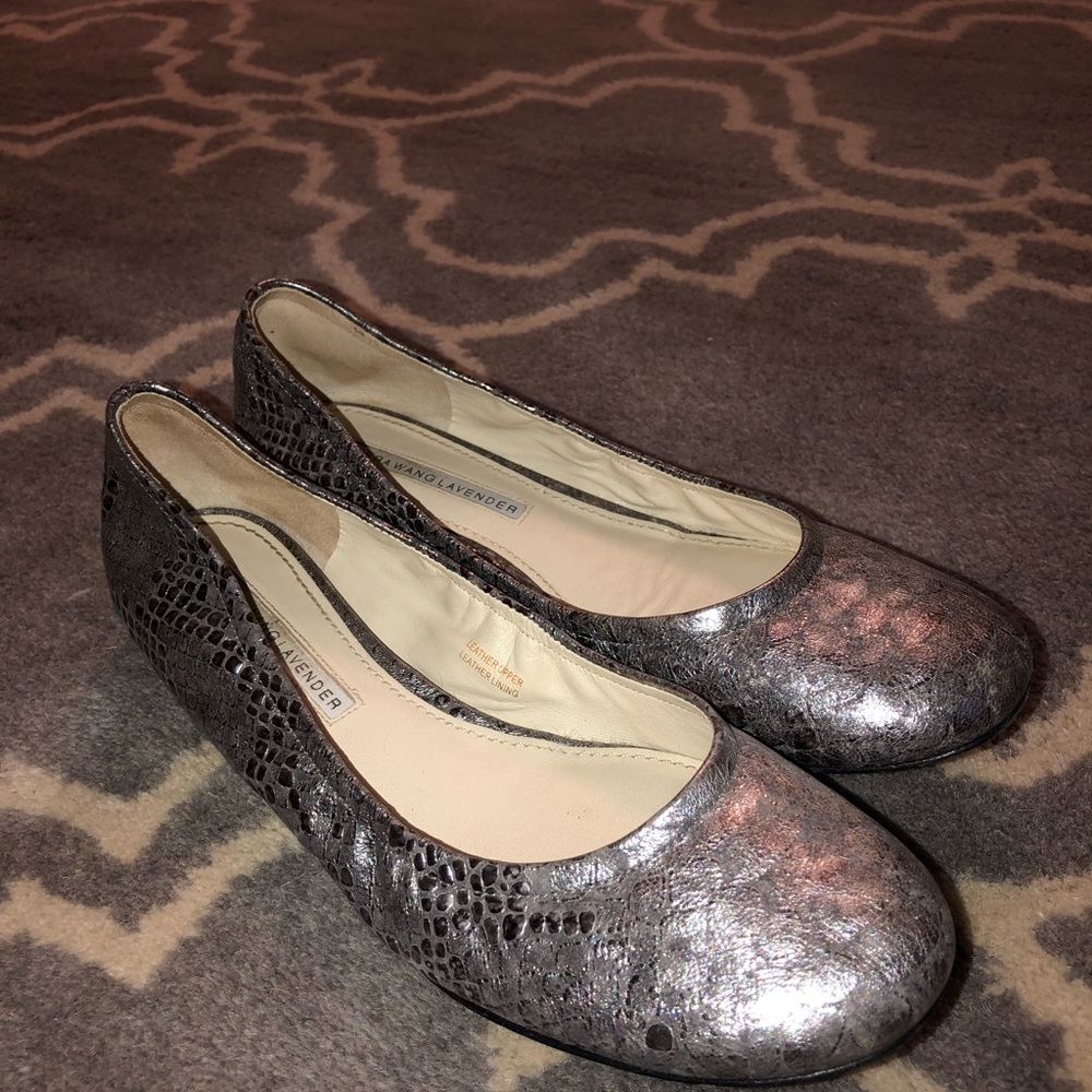 vera wang flats
